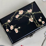 boîte bijoux traditionnelle fleurs blanches roses compartiments miroir cadenas noir japonais vintage floral