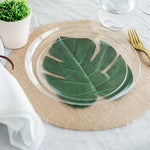 serviettes table beige feuilles artificielles rustique fourchettes dorées assiettes blanches vert classique decoration table