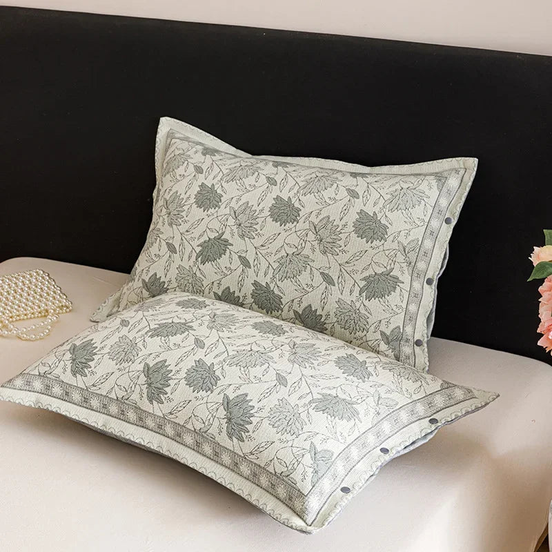 taies d'oreiller jacquard coton motif floral blanc rouge vert gris traditionnel lit maison