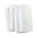 Serviettes blanches en coton pour la salle de bain ou l'usage domestique.