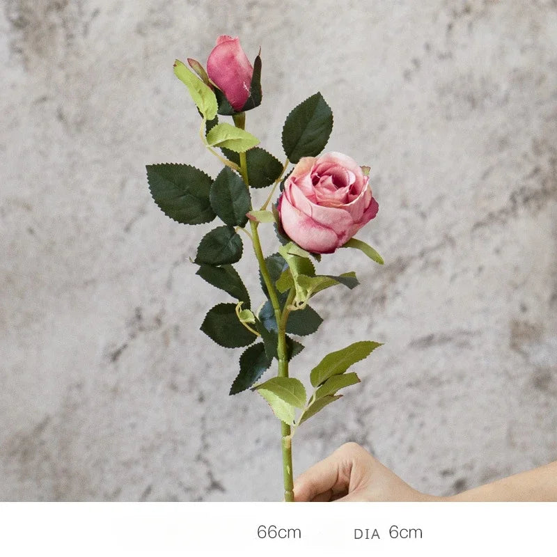 décoration maison bouquet fleurs artificielles roses ouvertes feuilles vertes réaliste anniversaire mariageintérieur