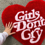 coussin forme cœur lettres blanches girls don't cry rouge rose clair moderne pop art