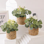 plantes artificielles vertes pot tressé feuilles texturées décoration intérieure rustique blanc marron chambre