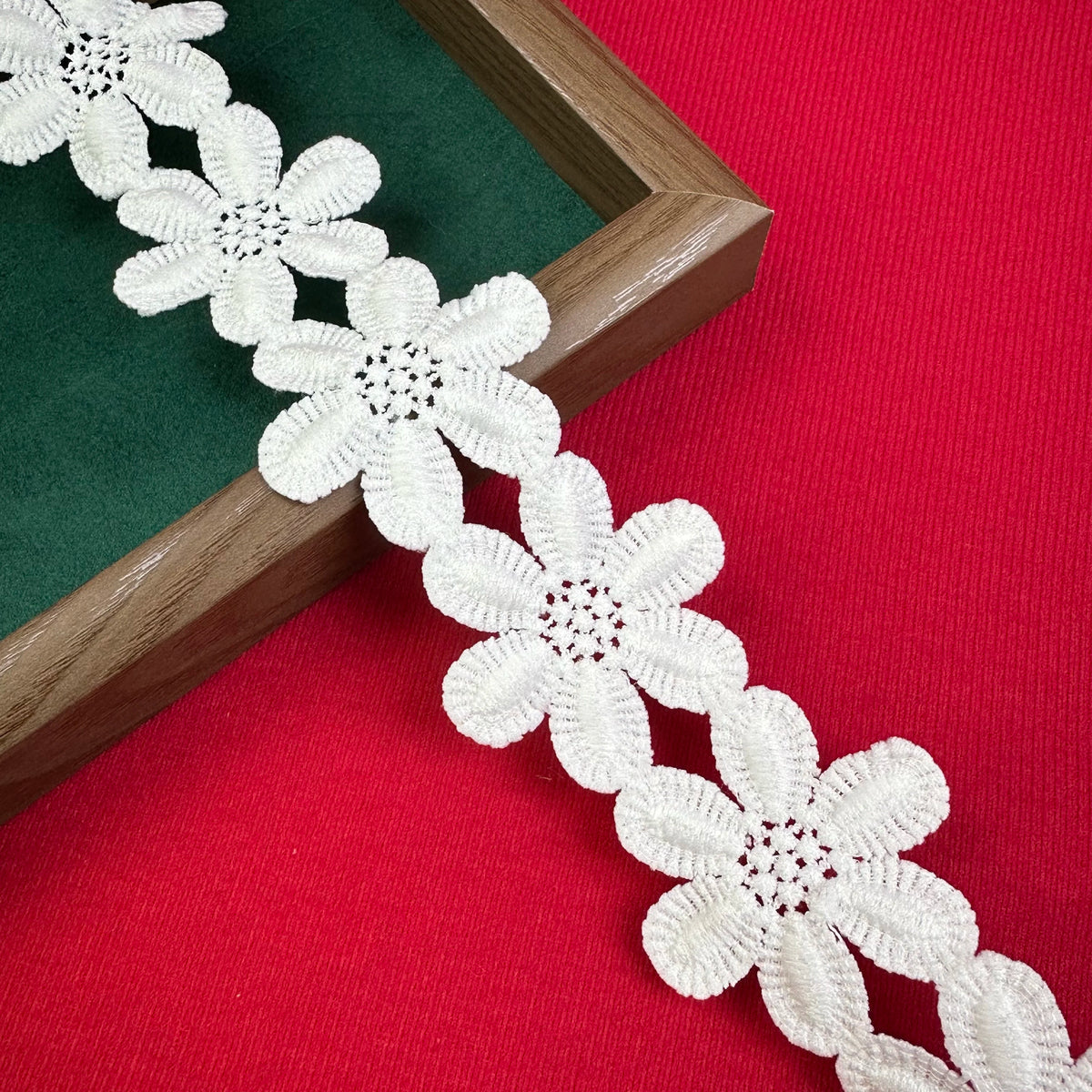 ruban dentelle fleurs blanches classique largeur 5.5cm mariage décoration tissu polyester solvable 100mètres artisanal