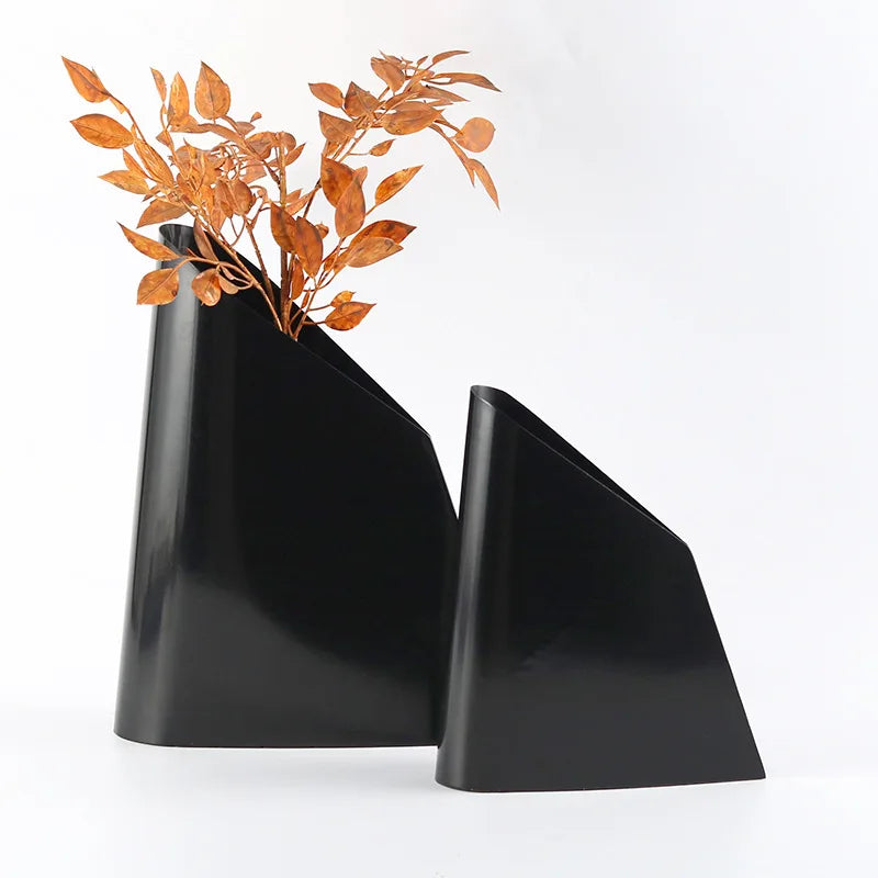 vase moderne argenté noir contemporain minimaliste lisse brillant opacité table arrangement floral decoration maison