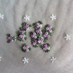 broderies dentelle fleurs simples vert rose blanc traditionnelles couture femmes