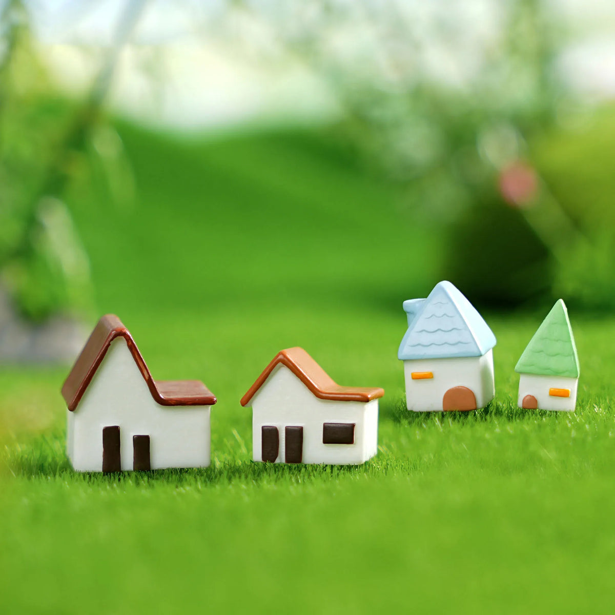 miniatures maison toits tuiles détails architecturaux vent mill tours blanches bleues