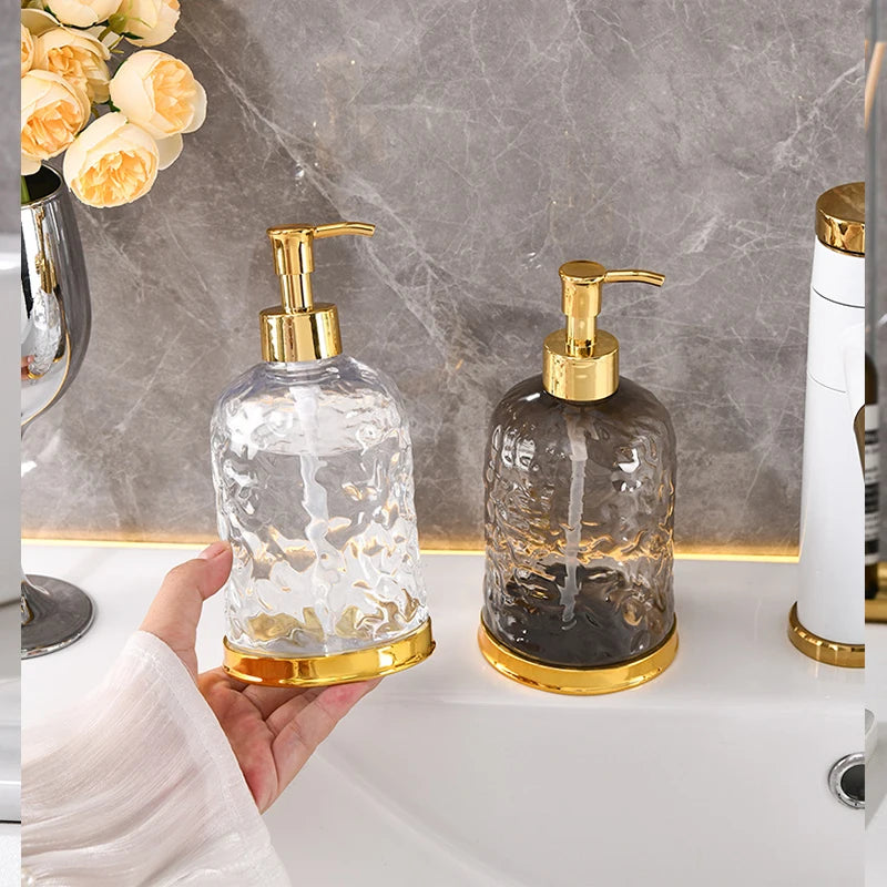 distributeur savon liquide transparent texturé moderne élégant noir bleu rose jaune pompe base dorée
