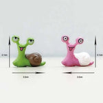 figurines limaces stylisées cartoon vert rose enfantines expressions faciales lisses collection jouets