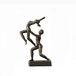 sculpture moderne danseurs figures humaines interaction dynamique penseur livres étagère decoration abstraite chaleur coloris
