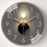 horloge murale moderne quartz aiguille dorée fond marron gris salon verre cristal