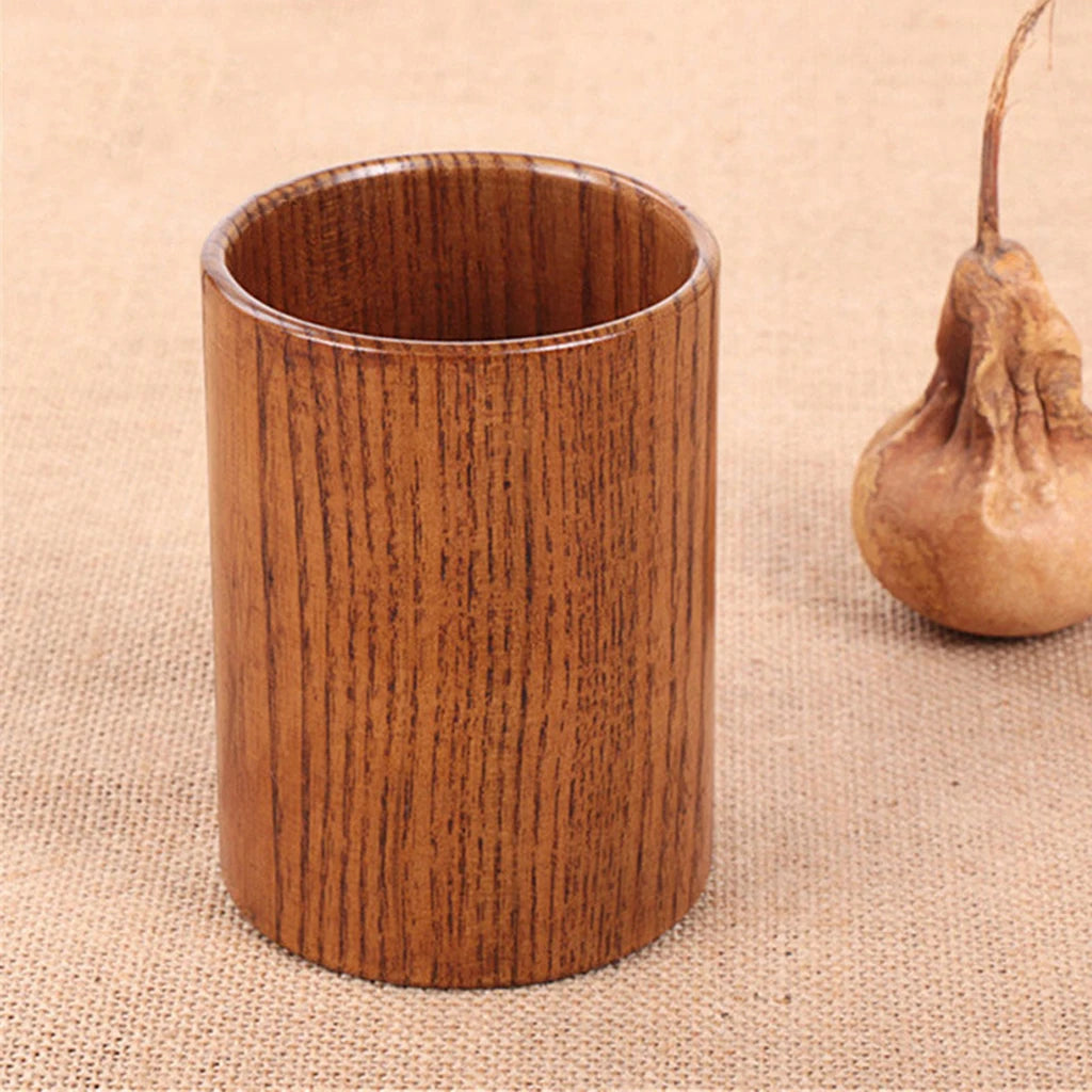 Vue de dessus du pot à ustensiles en bois montrant l'intérieur spacieux
