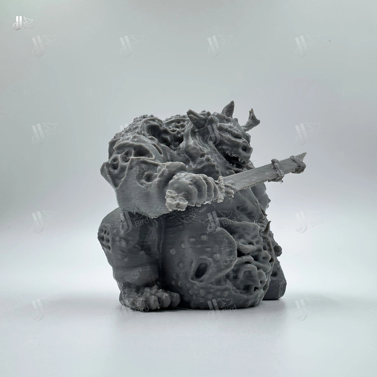 ornement démoniaque figurine épée gris clair détails complexes gothique décoration intérieur fantaisie sombre