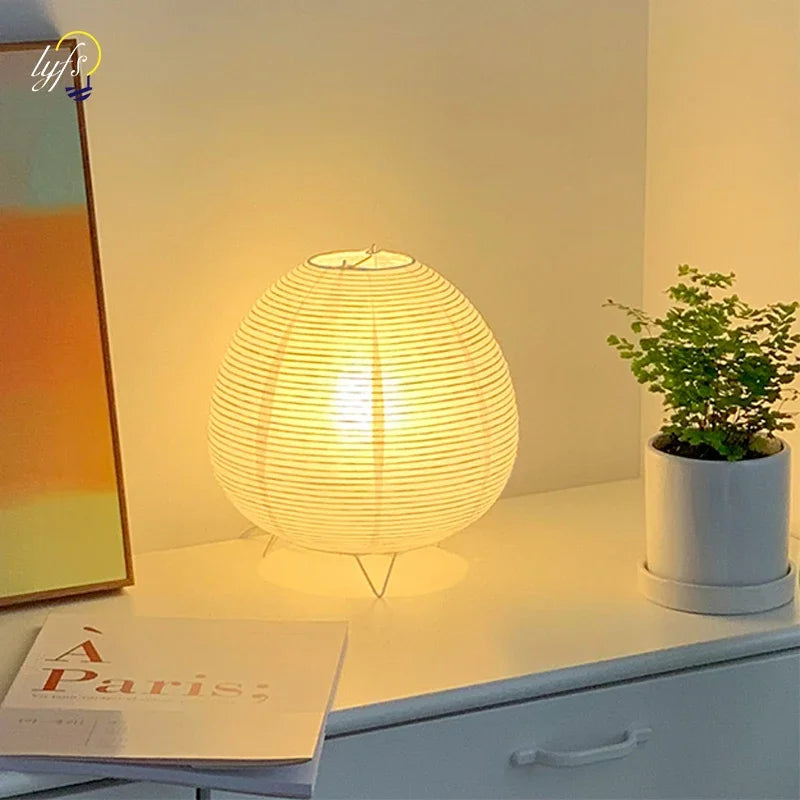 lampe table papier blanc support métallique trois pieds lumière jaune LED chambre salon moderne