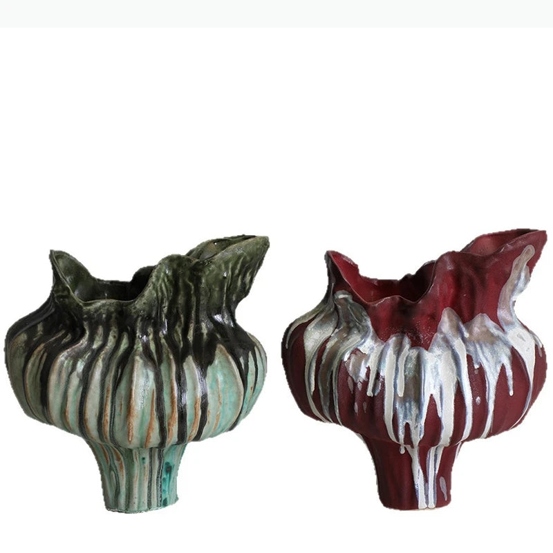 vase moderne artisanal transparent rayures verticales rouge blanc texture rugueuse décoration table arrangement floral