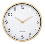 horloge murale blanche minimaliste moderne cadran boisé chiffres noirs salon chambre coucher