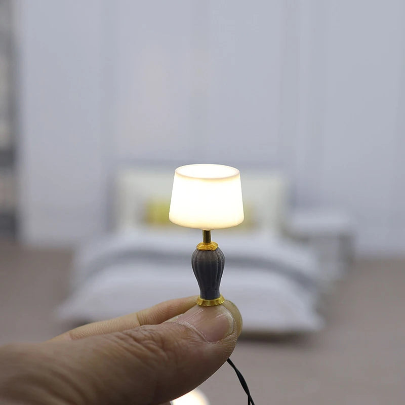 mini lampe moderne accessoires poupées blanc gris noir doré texture marbrée finition lisse adhésif
