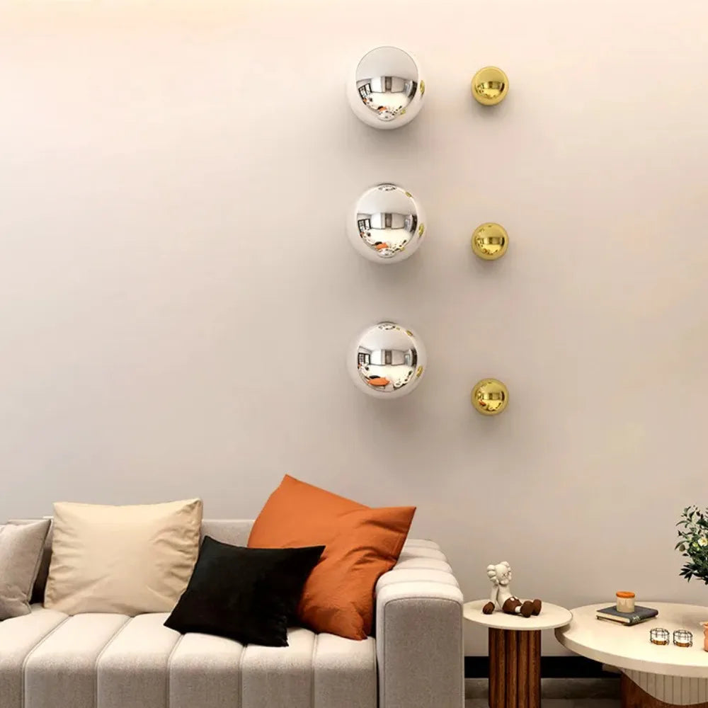 décoration murale moderne sphères miroitantes argentées orange blanches fixations muralesintérieur chambre salon