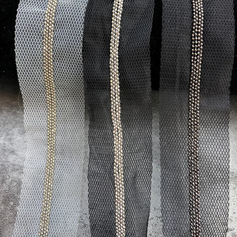 ruban dentelle polyester gris noir maille hexagonale bordure dorée adhésif couture moderne decoration textile