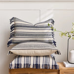 coussin housse rayé bleu marine blanc moderne pièces franges pompons décoration intérieure rustique adhésif