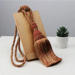 pompons rideau beige gris vert classiques attache bois franges opaques moderne decoration maison