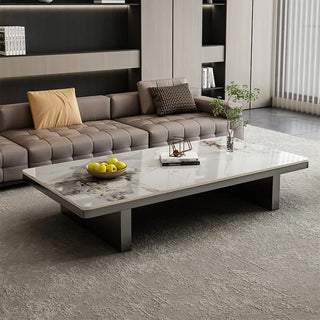 table basse rectangulaire blanc motifs veinés pieds gris salon moderne coussins motifs étagères bois