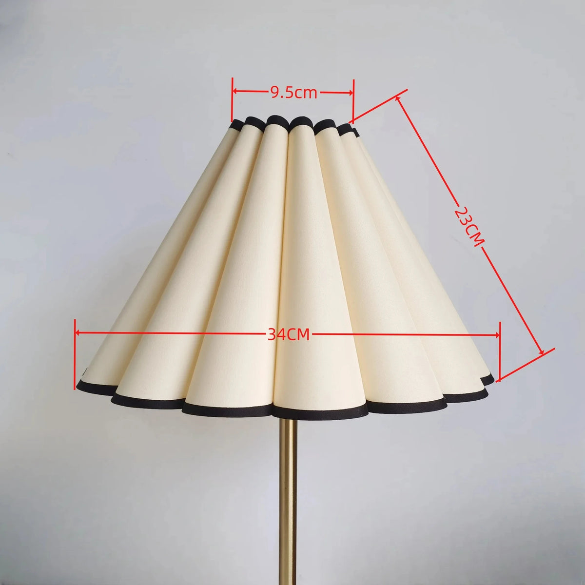 abat jour moderne blanc cassé rayures noires tissu opaques anneaux métalliques table plafonnier lustre