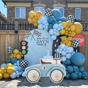 Kit décoration anniversaire voiture de course pour garçon - Découpes et arc ballon jaune bleu