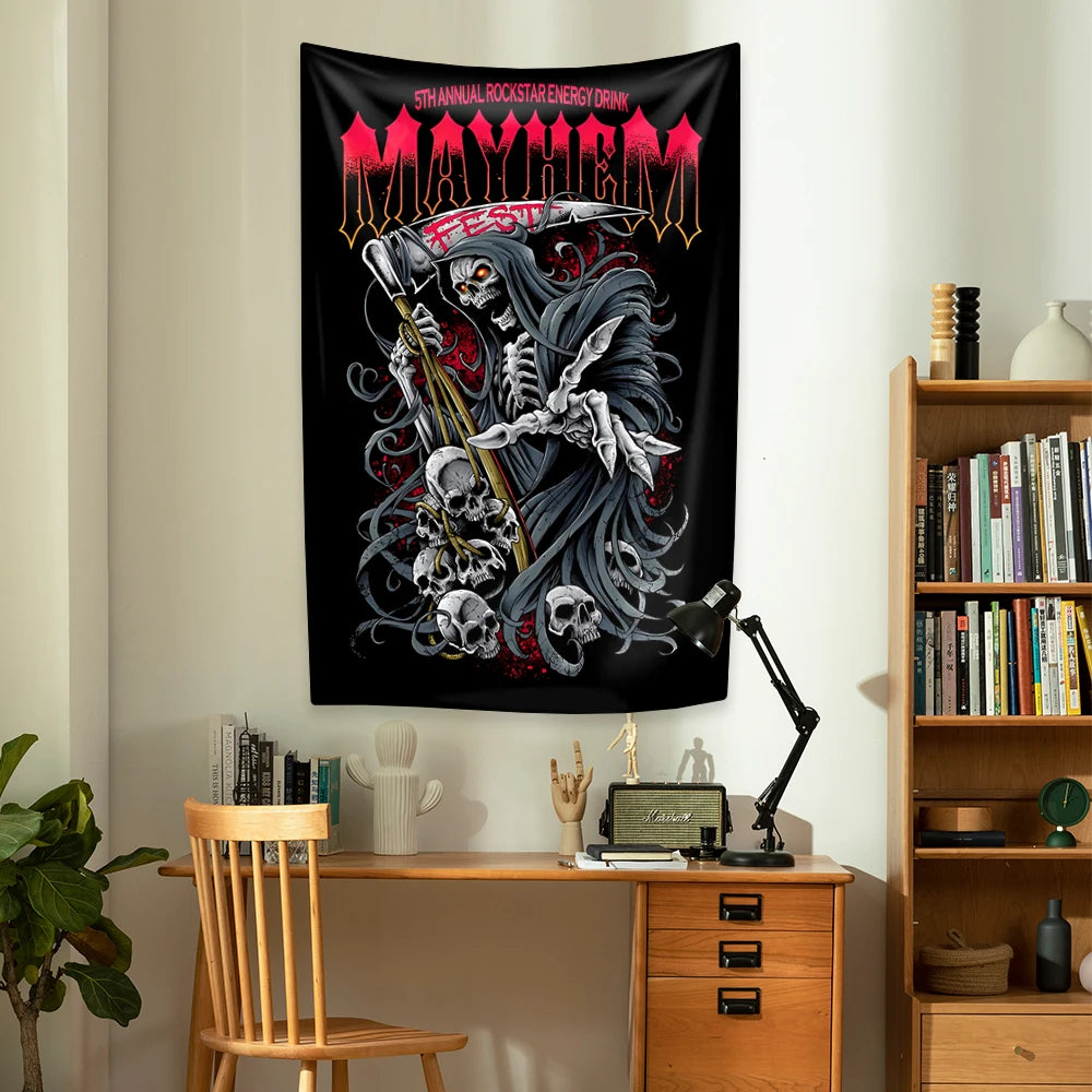 tapisserie gothique rock graphique croix silhouettes personnages châteaux squelettes noir blanc chambre decoration