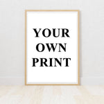 affiche imprimée minimaliste moderne cadre bois texte personnalisé blanc noir beige