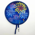 éventail pliant traditionnel japonais motif floral chaîne métallique bleu rose violet rouge blanc