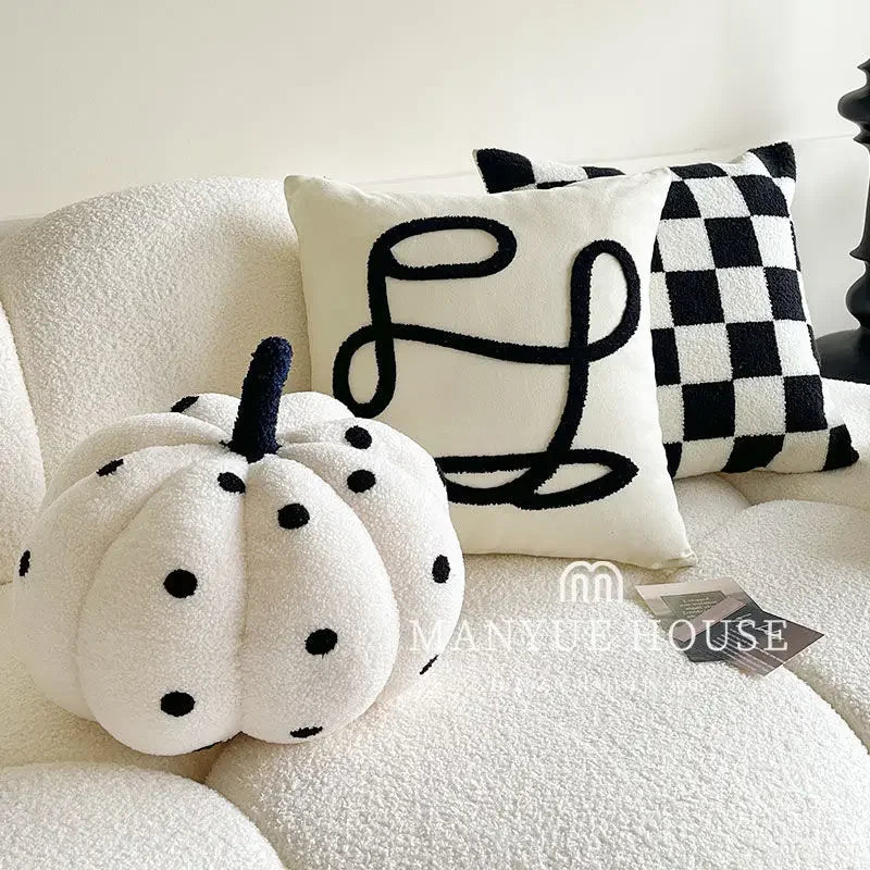 coussin moderne carré brodé motif géométrique noir blanc amovible lavable mousse mémoire forme 45x45cm