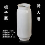 Vase en céramique blanche élégant et sophistiqué avec des dimensions détaillées.