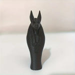 statue égyptienne anubis noir or texture quadrillée décoration salon chambre coucher