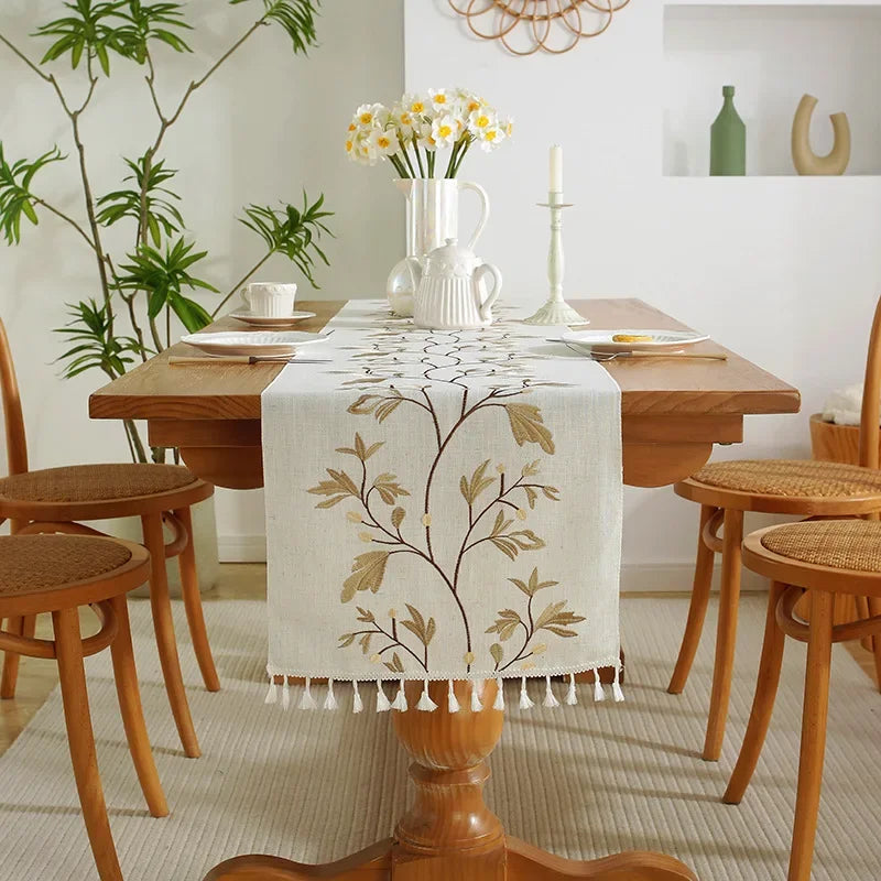 tableau chemin table rustique motifs végétaux franges beige branches feuilles textures tissées bohème