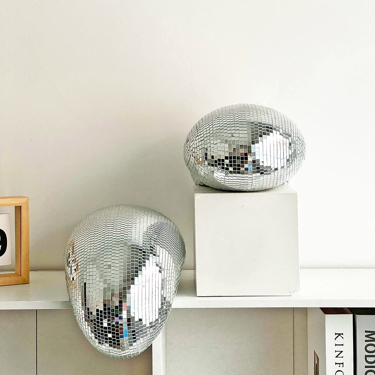 décoration intérieure boule miroir argentée moderne effet mosaïque brillant disco ball