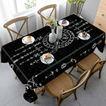nappe table moderne noire runes symboles geometriques reutilisable polyeste rectangle festives assises couverts graphique