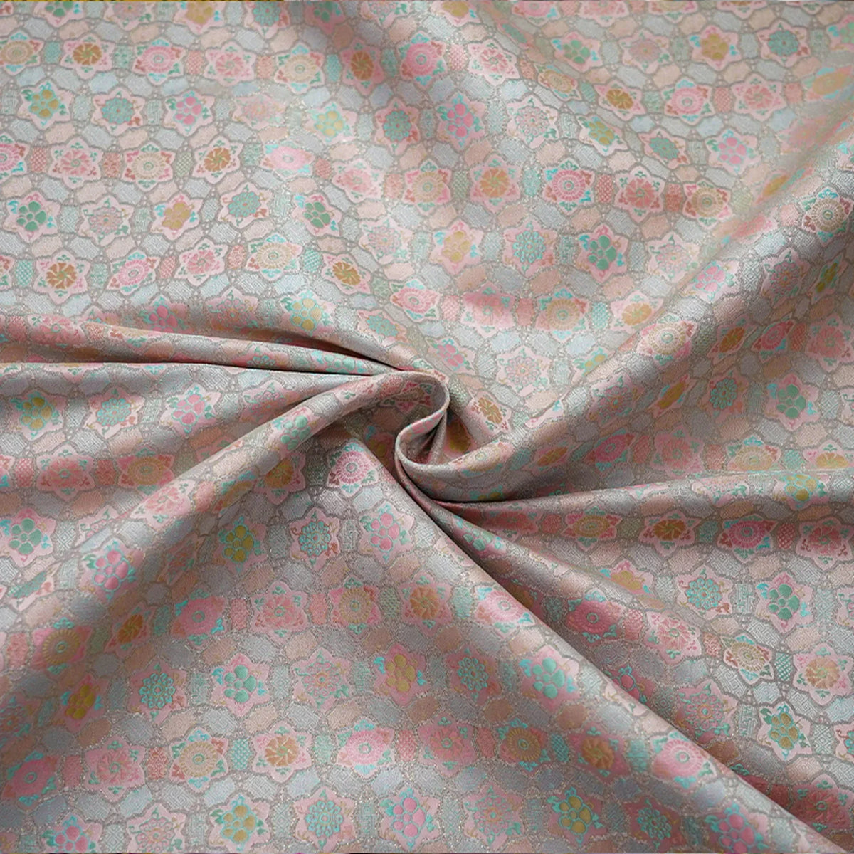 tissu brocart polyester gris rose vert d'eau beige motifs floraux geometriques resistant decoratif