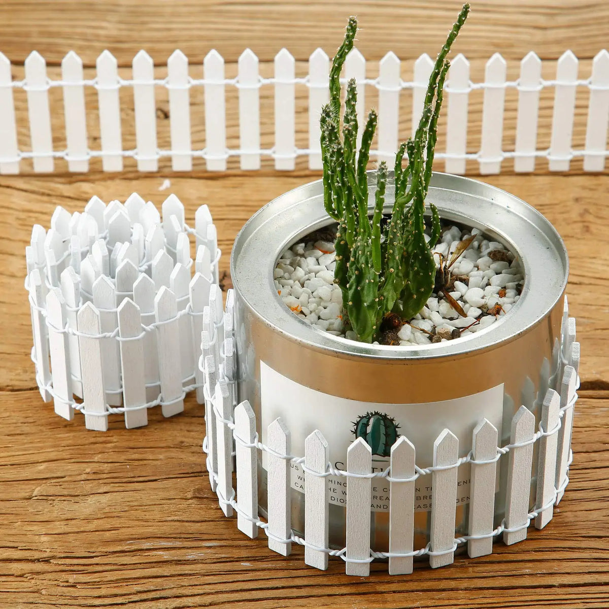 clôture miniature blanche moderne minimaliste adhésif figurines animaux pots fleurs rusticité embellissement subtil