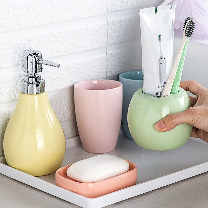 ensemble accessoires salle bain porcelaine moderne distributeur savon gobelet porte brosse dents