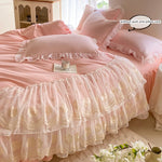 ensemble literie rose clair broderies fleurs dorées fronces blanches romantique doux pièces housse couette