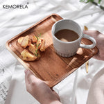 assiettes bois marron clair minimaliste rustique assiette couverts bol verre tasse fruits gaufres