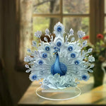 statue paon bleu plumes strass motif floral décoration intérieure support transparent ornement