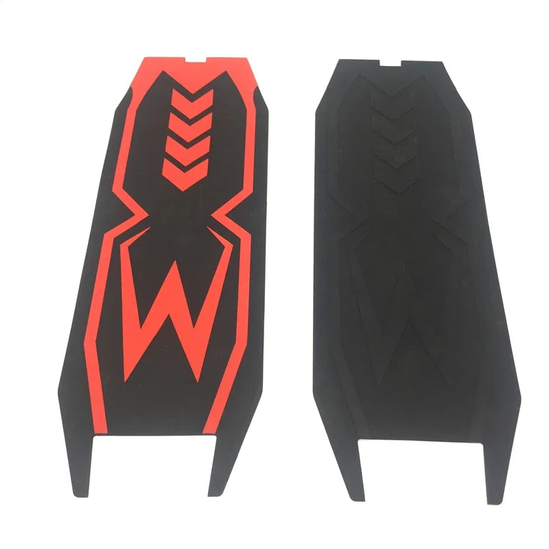 tapis protection silicone rouge noir trottinette graphique moderne flèches scooter kaabo mantis