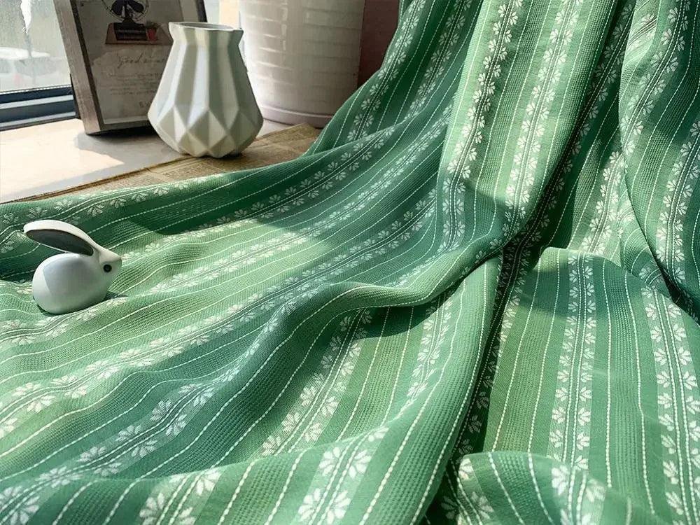 tissu jacquard rayé blanc fleurs noires vert classique opacité couture printemps robe haut chemisier