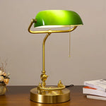 lampe vintage bois abat jour vert texture lisse opacité fixations anciennes chambre étude