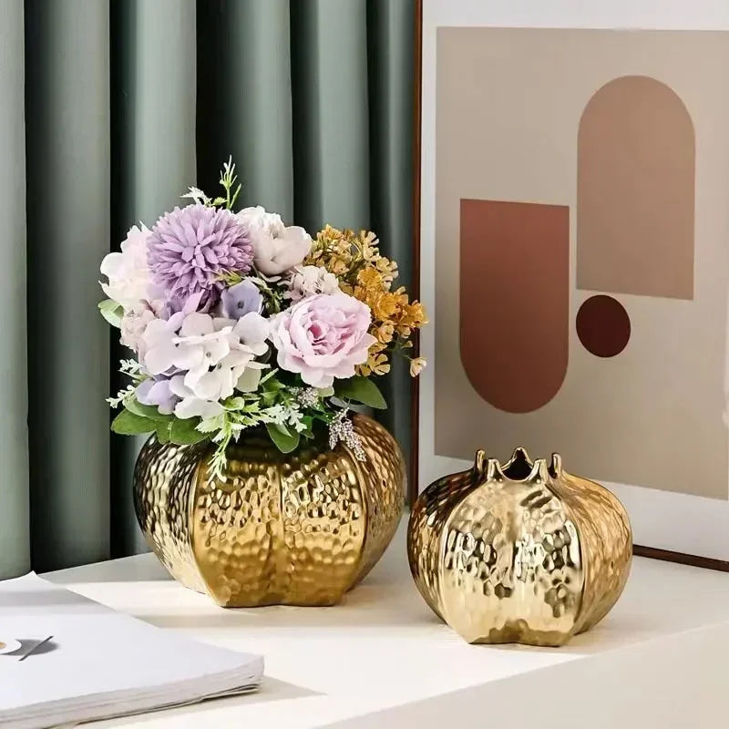 vases décoratifs modernes blanc doré rouge texture martelée élégants coquettes