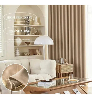Rideaux occultants beige pour salon moderne, optimisant la lumière et offrant une ambiance chaleureuse. Décoration intérieure élégante avec un canapé confortable et une table basse en verre. Idéal pour un style épuré et sophistiqué.