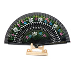 éventail pliant tissu floral bois ajouré motifs gravés couleur rose rouge traditionnel decoratif