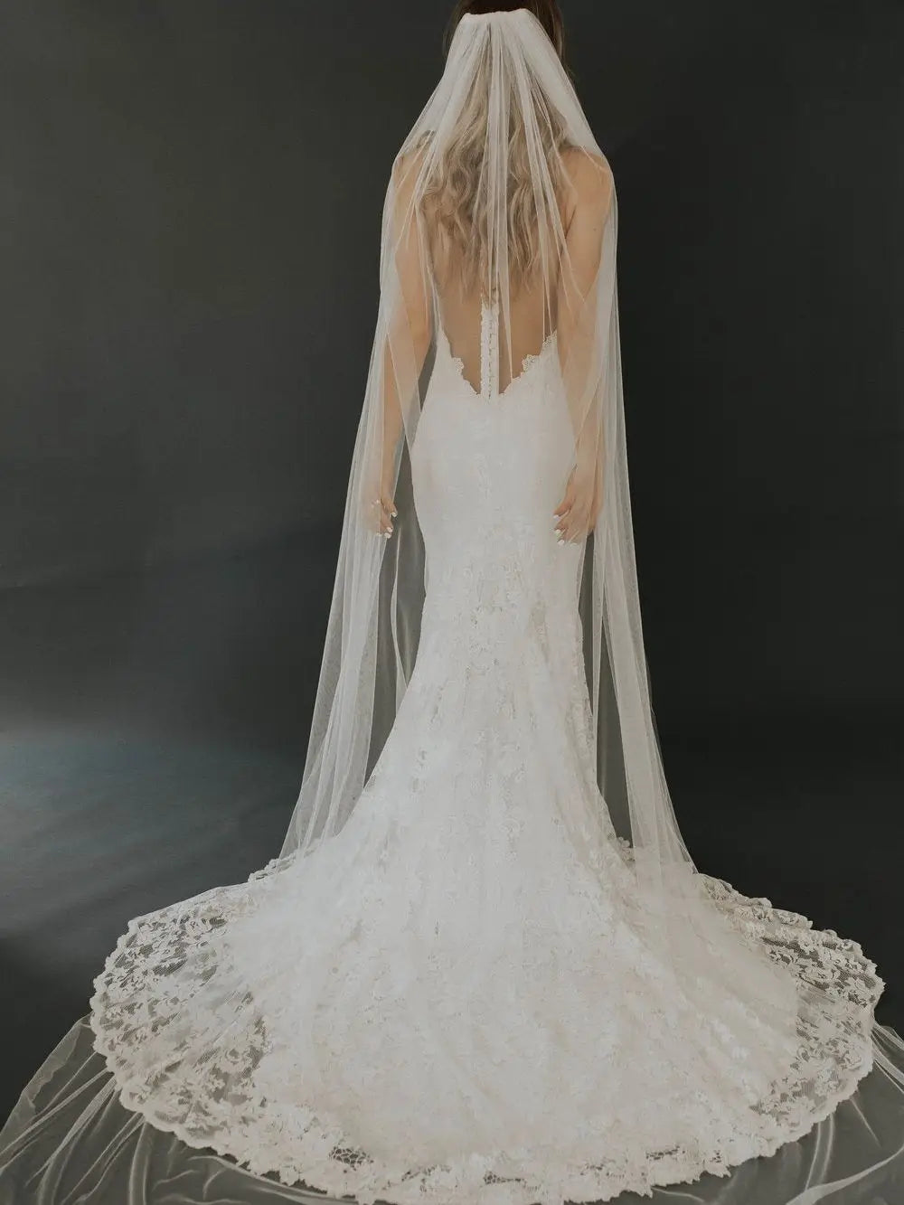 voile mariée tulle blanc cathédrale long simple élégant bord coupé femme